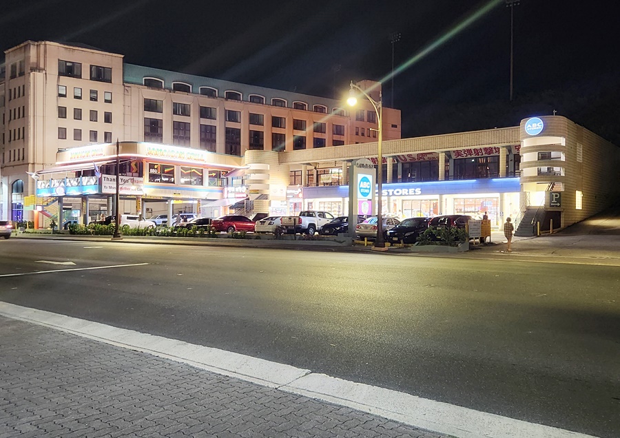 호텔 바로앞 상가