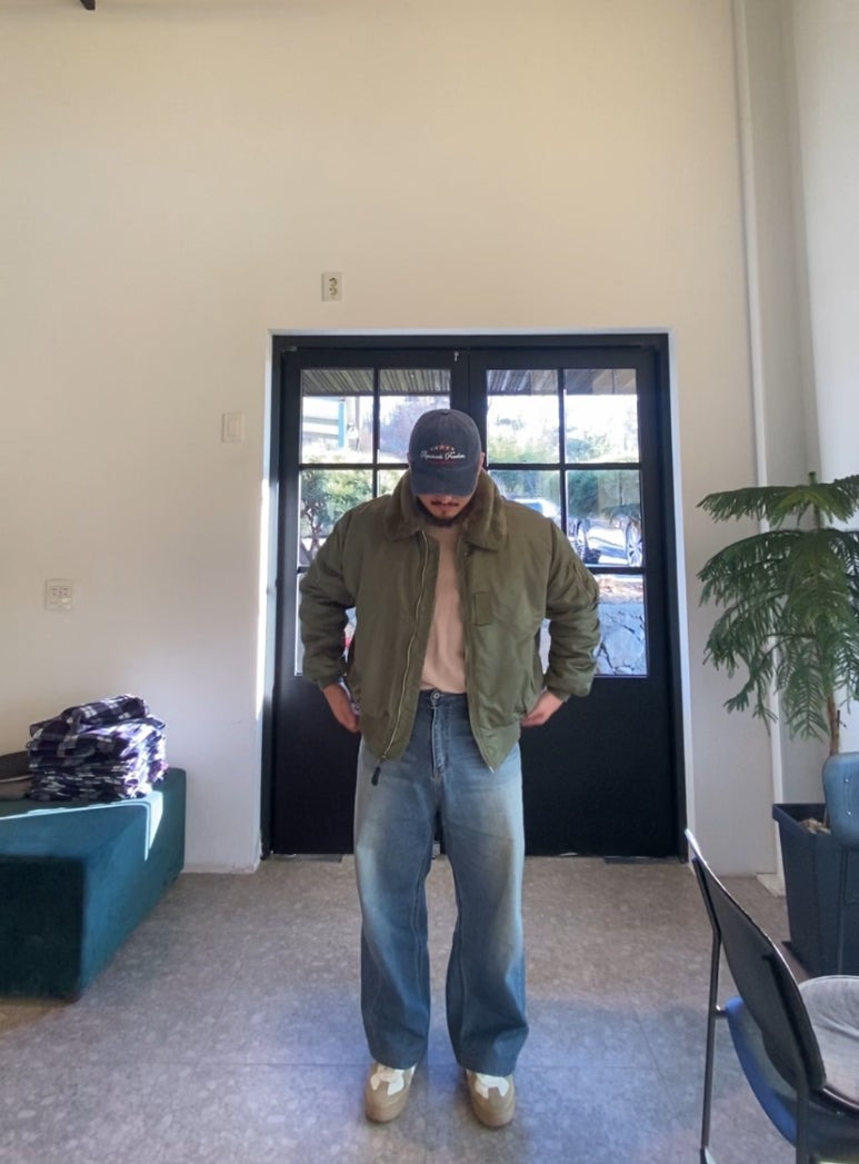 데일리룩('26.1.1.)브이투 스톤워싱 빈티지 볼캡, 알파인더스트리 B-15 항공자켓 점퍼, 어커버 롱슬리브 티셔츠, 에러스익셉티드 왁스드 데님 팬츠, 커먼센스 독일군 스니커즈