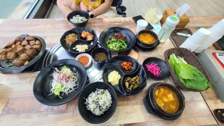 30첩 반찬 마늘떡갈비 한정식 한상, 마늘 육회 충북 단양 맛집