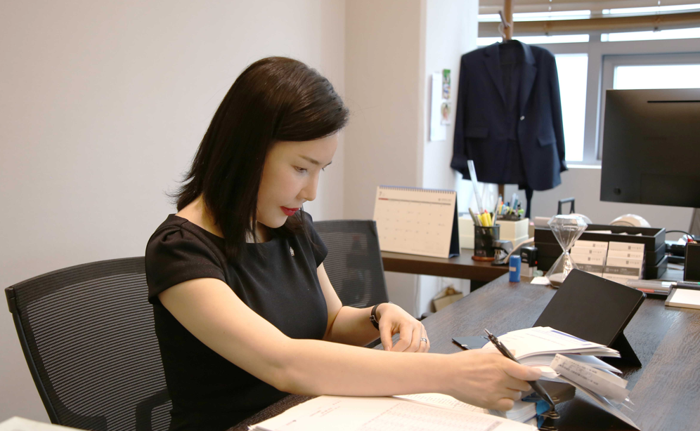 3. 수사관의 유도신문과 부모님의 감정적 대응이 망치는 결과