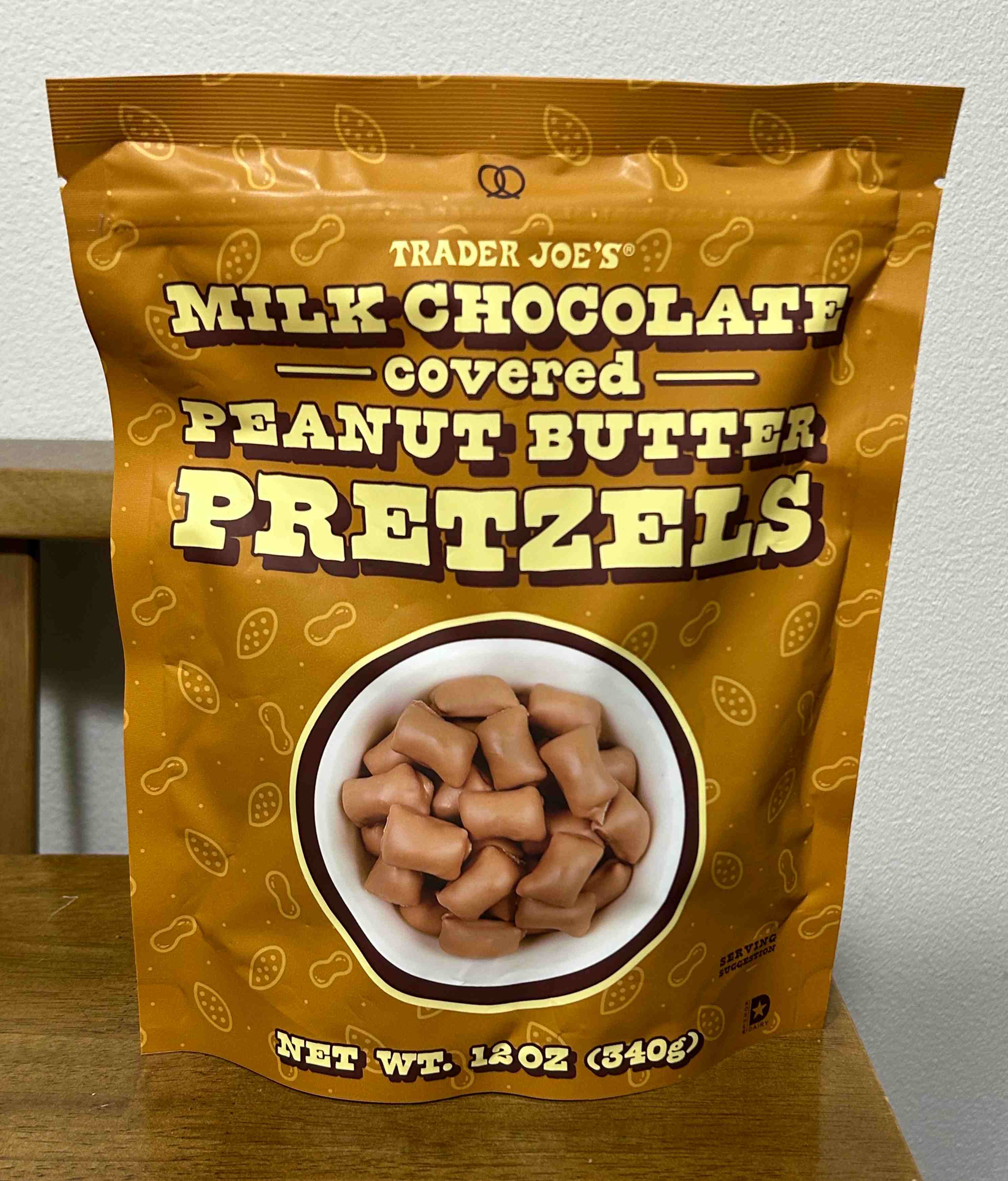 트레이더조 밀크초콜릿 땅콩버터 프레첼 너겟 봉지