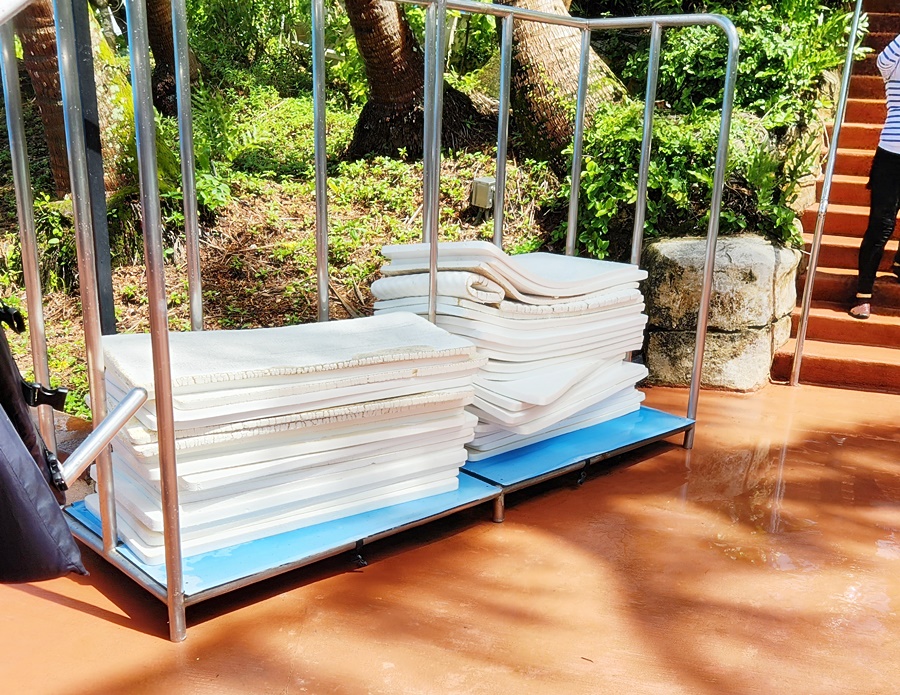 워터슬라이드를 탈때 필요한 스펀지