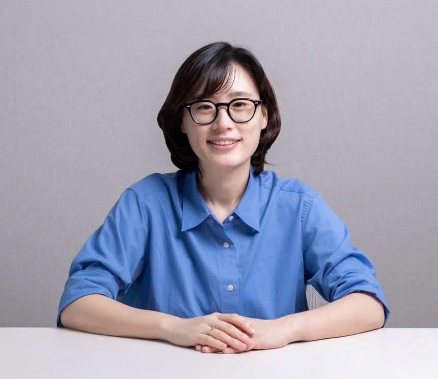 한샘개발이 사내공지를 통해 임직원에게 대규모 구조조정을 통보했다. 본사와 타 계열사에도 인원감축이 이어질 것이란 관측이 나오면서 업계가 구조조정 전문가로 알려진 김유진 대표의 움직임에 주목하고 있다.