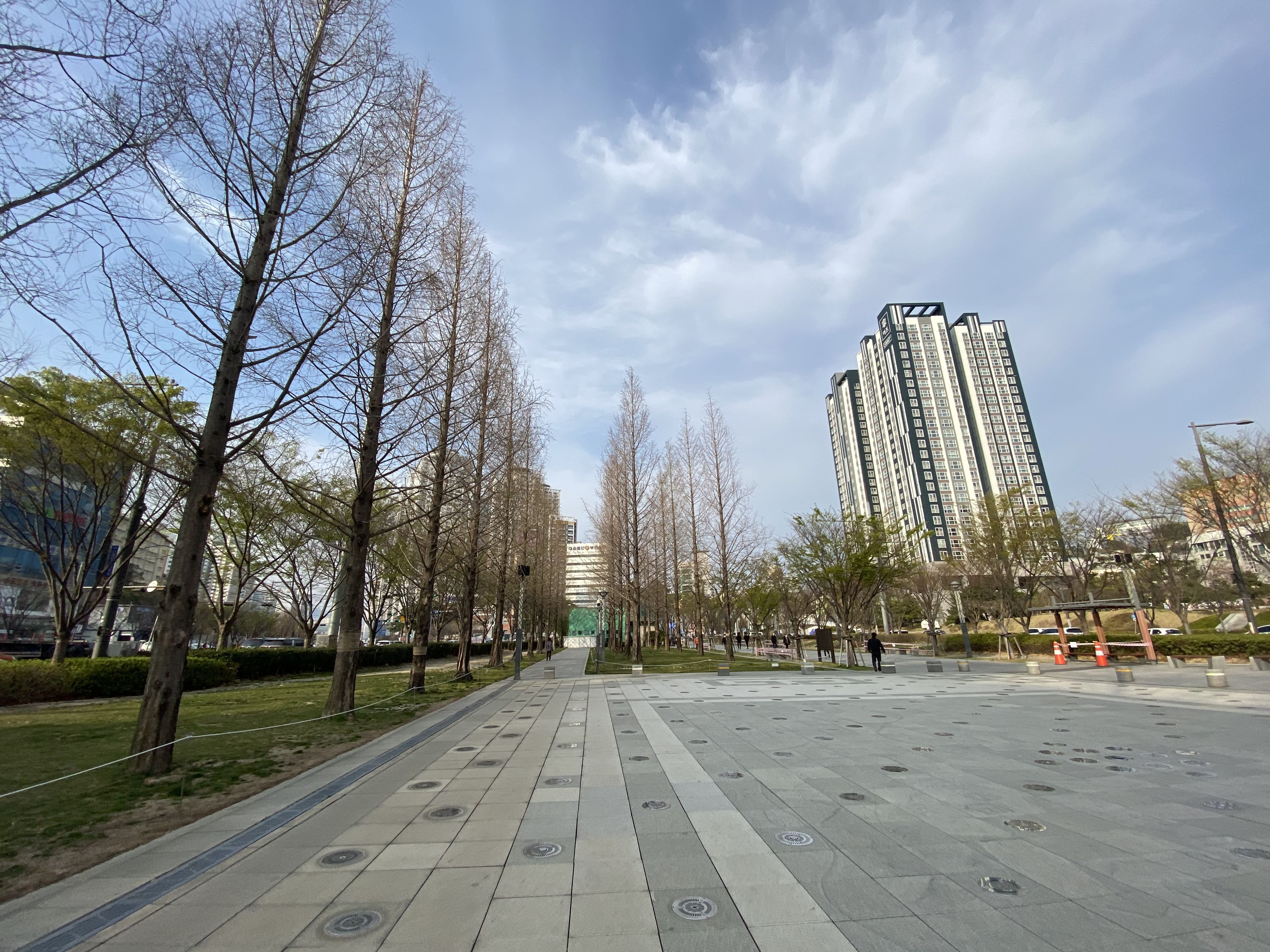 송상현광장-산책로