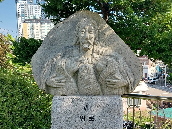 양양성당 야외 십자가의 길 제8처 사진