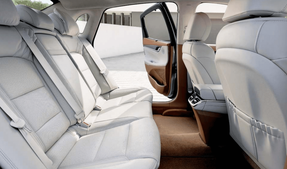 그랜저-실내-카멜베이지-뒷좌석