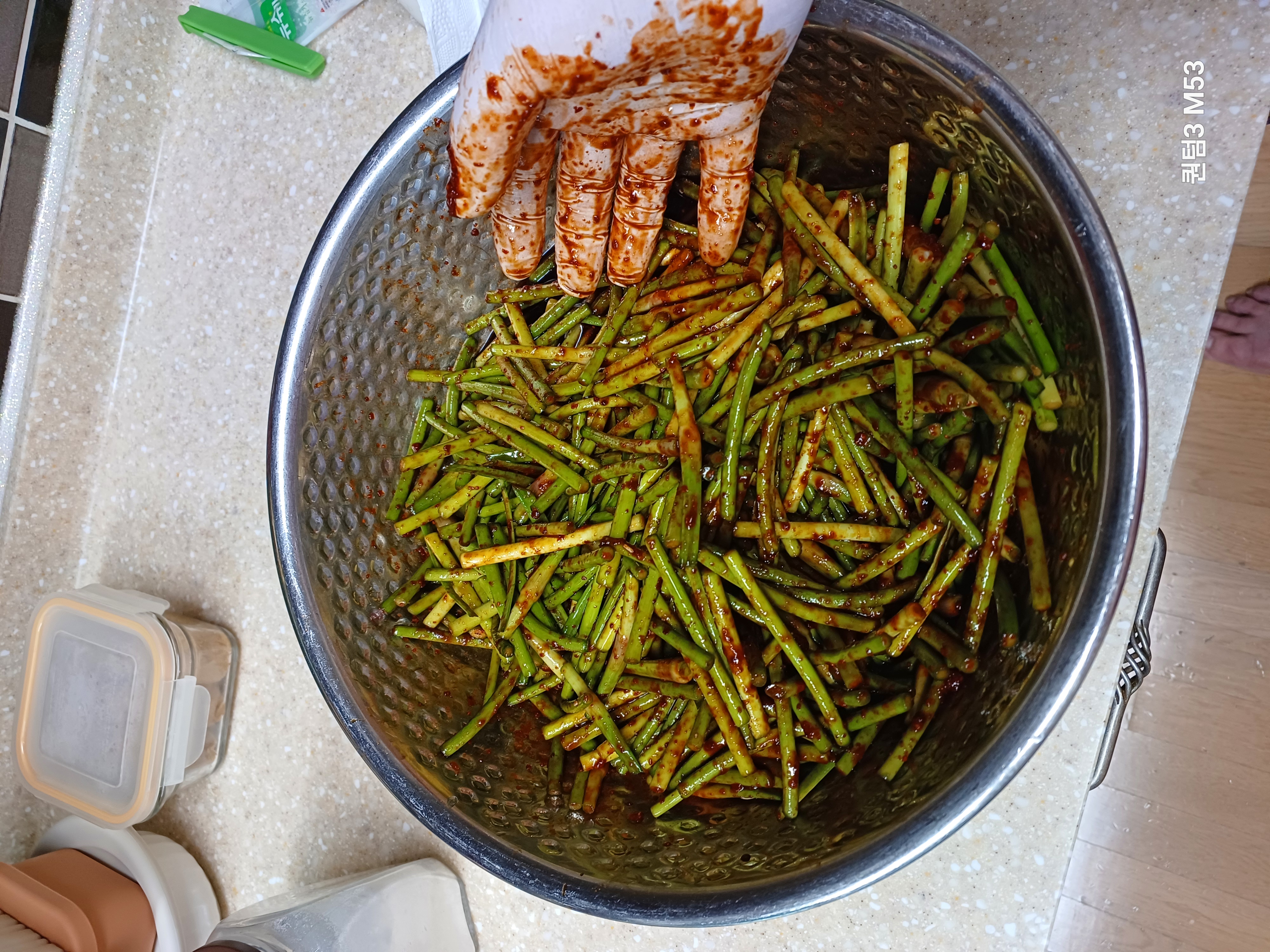 잘버무려진 마늘쫑