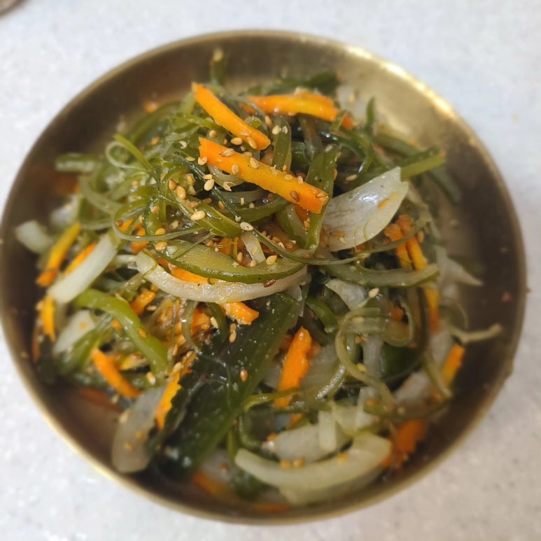 이것만 바꿨는데 묵은 변비&amp;#44; 뱃살 사라졌어요? 미역줄기볶음