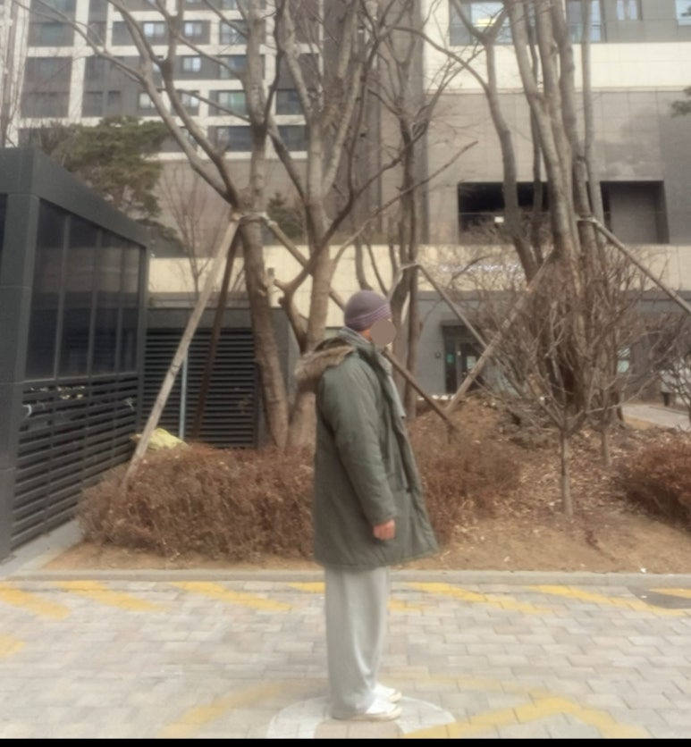 데일리룩('26.1.23.)루오에스펙 울니트비니, 세컨모놀로그 머플러, 유니폼브릿지 에어포스 맨투맨, 로스코 N-3B 파카 점퍼, 토피 트레이닝 팬츠, 나이키 블레이저로우 77
