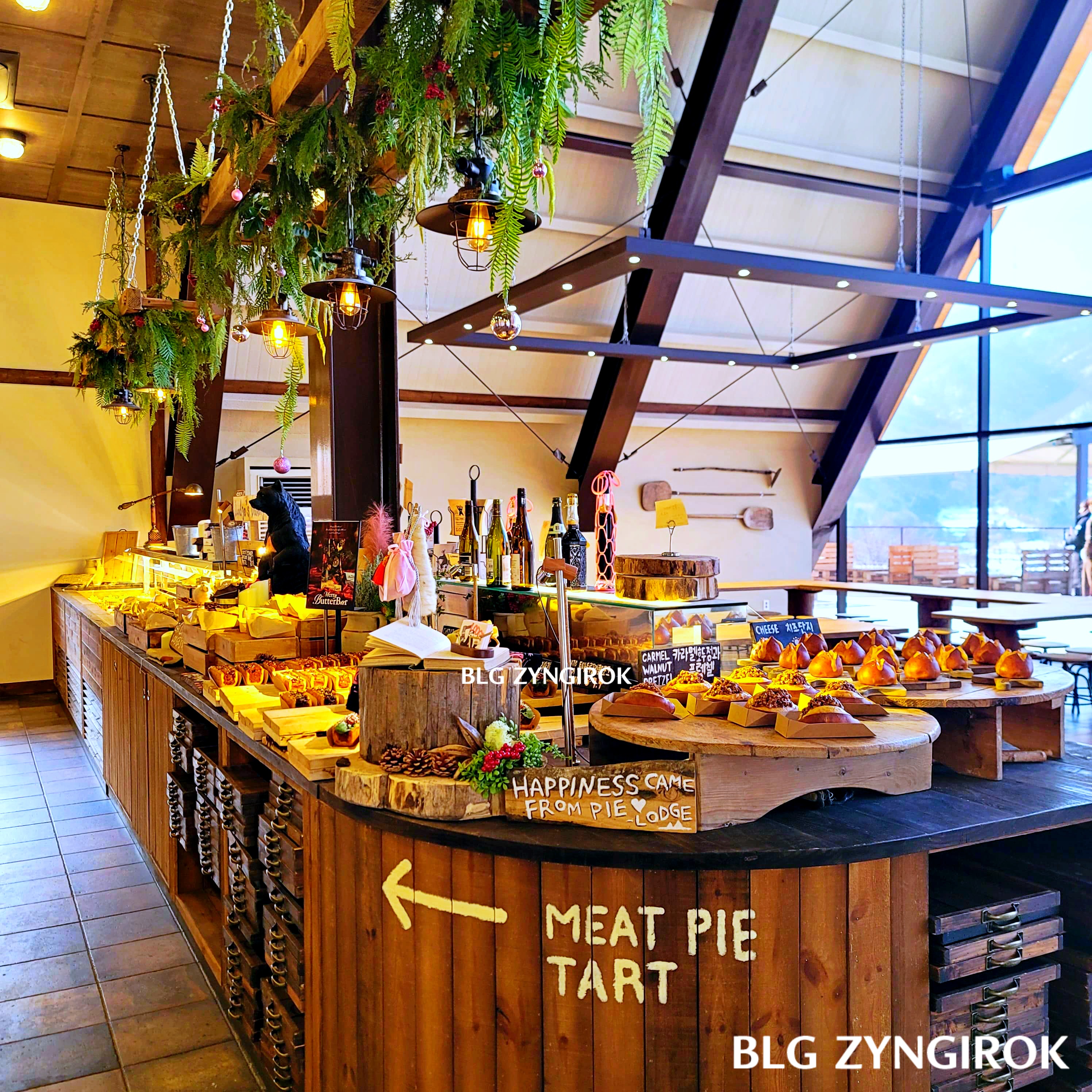 양주 카페 럿지 LODGE 베이커리 전경 모습이다.