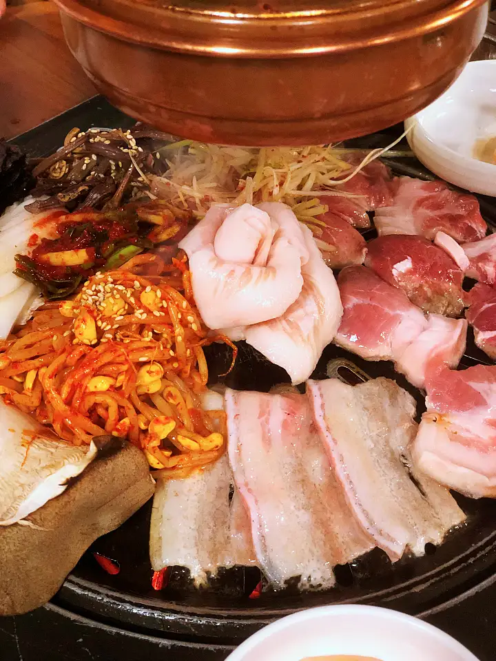 줄서는식당 강남 압구정 고기집 맛집 홍수현 제주 흑돼지 냉삼 꽃치마살 관자 구이 순두부찌개 비빔칼제비 권율 추천 48회 소개