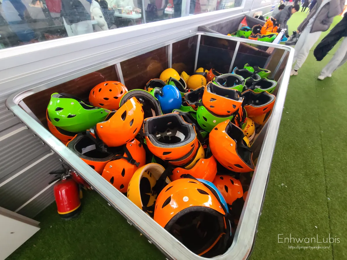 여러가지-색깔의-헬멧