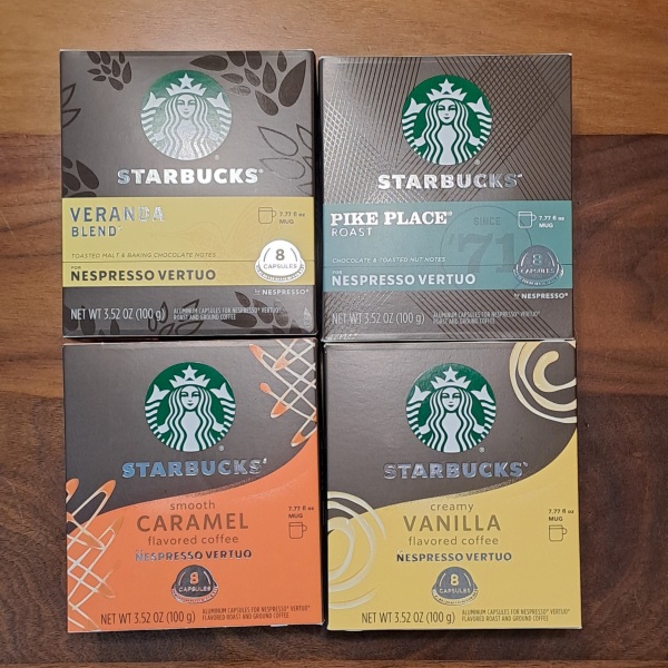 스타벅스 캡슐 커피 박스가 놓여 있어요.