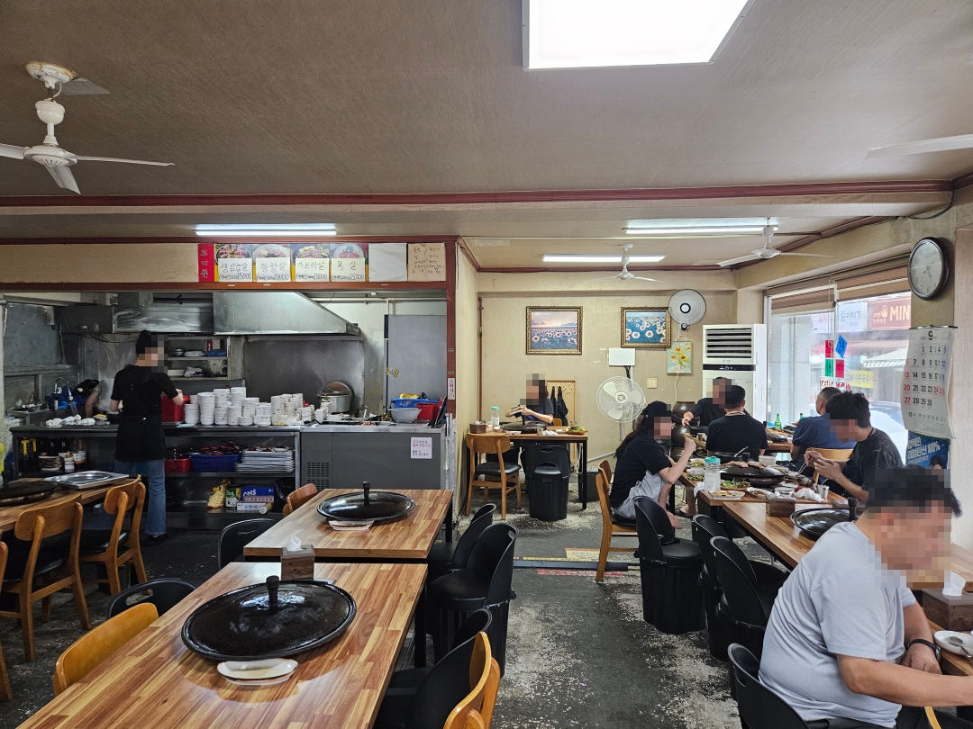 33구이 통 삼겹살 매장 내부