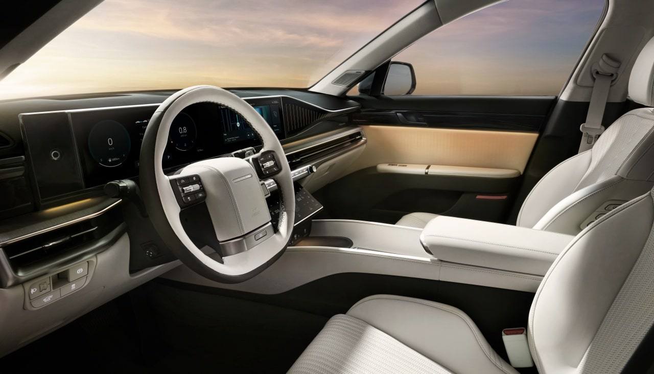 신형 그랜저는 머지앉아 전동화 흐름을 따르게 됩니다.