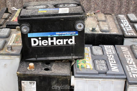 자동차-배터리-오래된-배터리