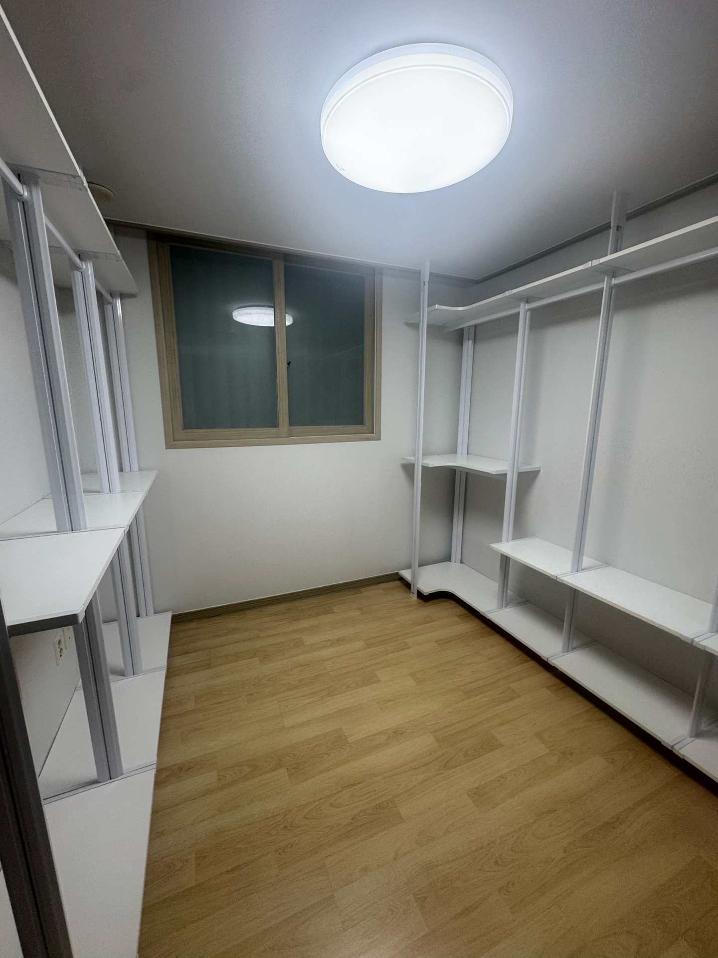 무타공작업 드레스룸 완성