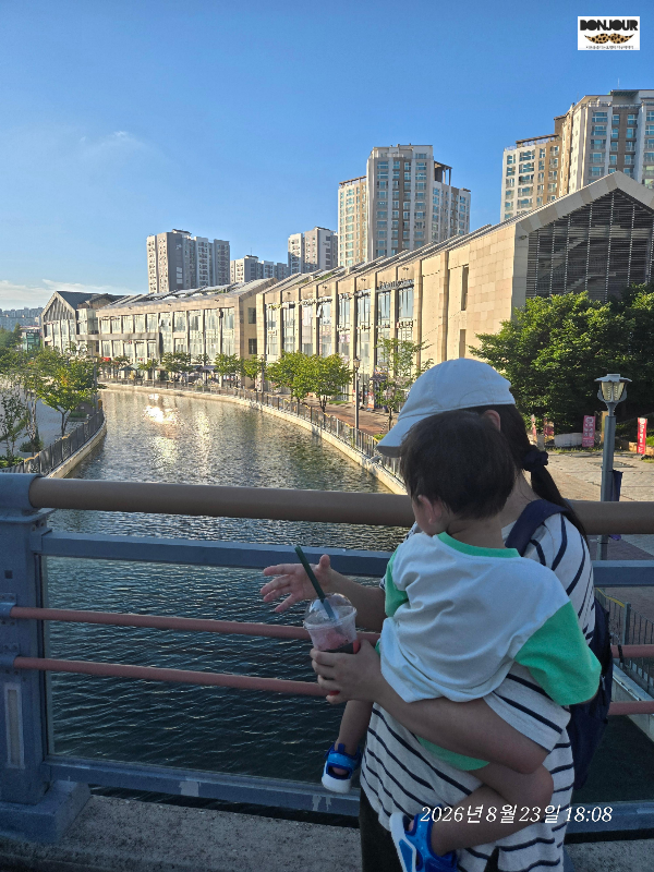 라베니체 수변 상가 전경