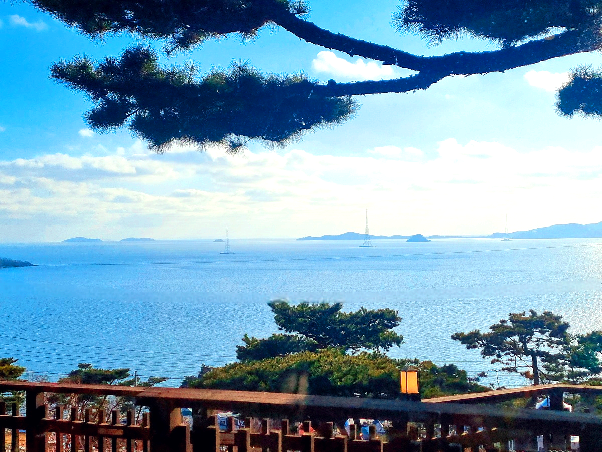 강화도 너머 석모도 노을이 예쁜 탁 트인 오션뷰 카페 '순간의순간': 비건, 노밀가루 디저트, 무료 쿠폰