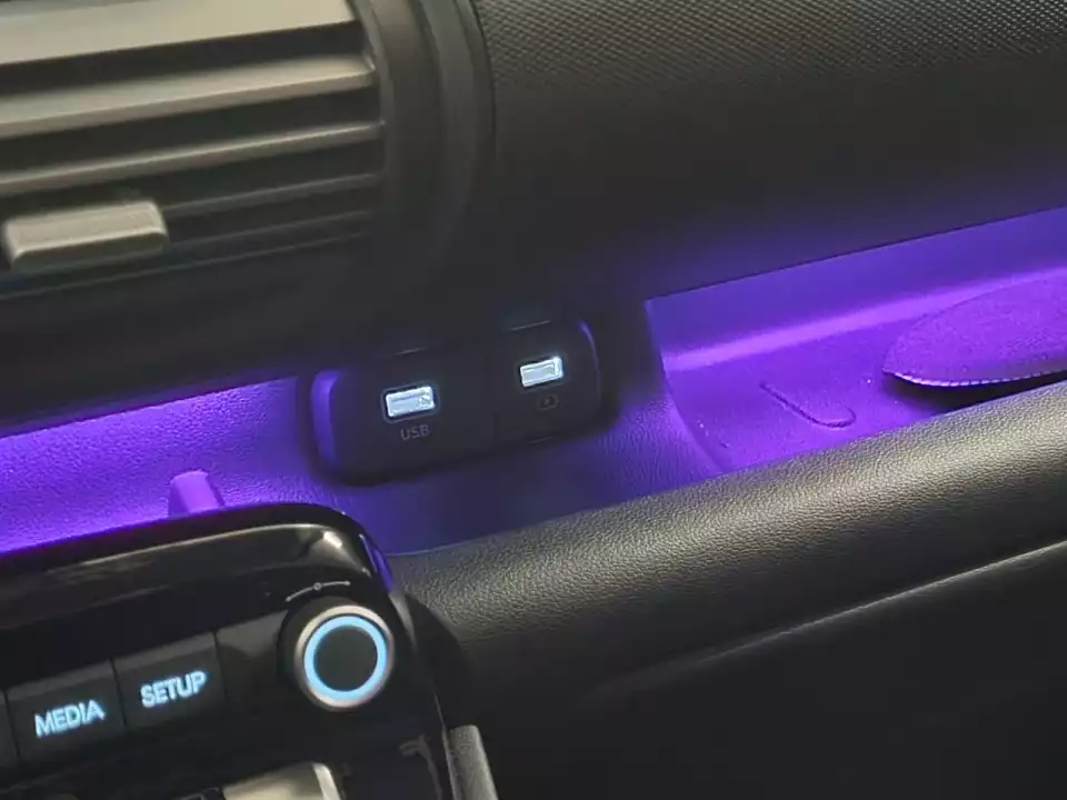 이젠 둘 다 USB-C로 바꿔주면 안 될까요?