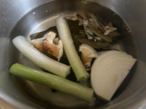 시래기 된장국 육수 재료 모두 끓이기