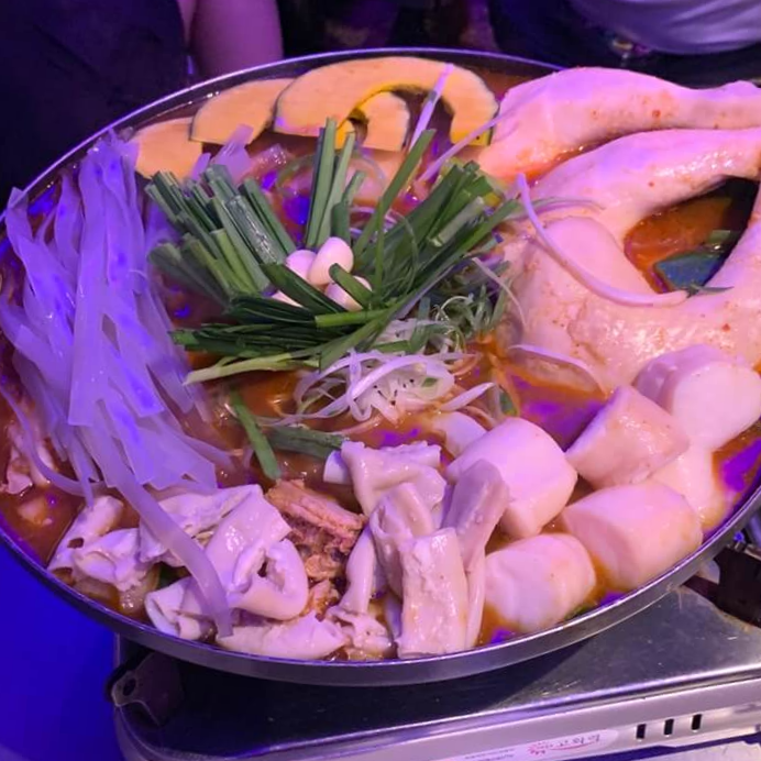 닭다리, 봉, 날개가 끓고있는 곱도리탕