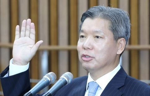 공수처 이영진 헌법재판관 골프접대 무혐의 불기소 