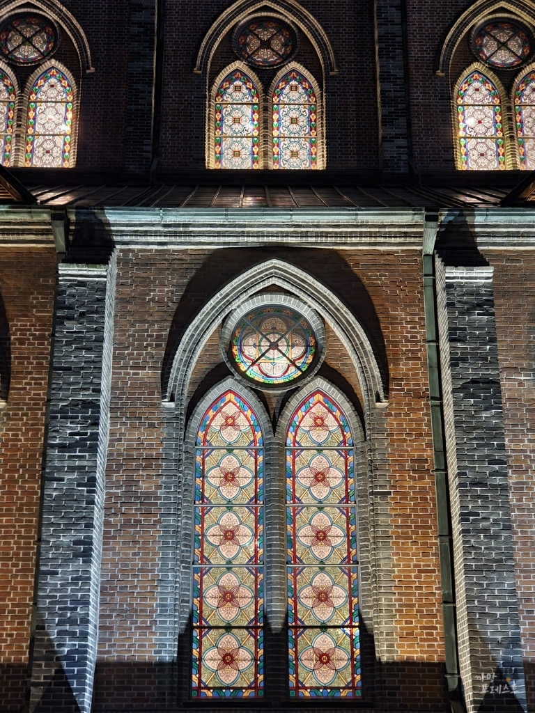 명동성당 웅장한 건물