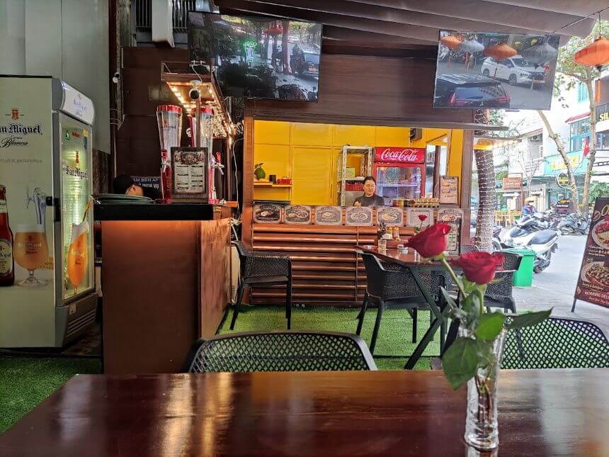 호텔 1층 식당 내부 인테리어