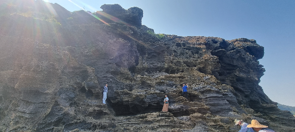 기암괴석 - 용머리해안