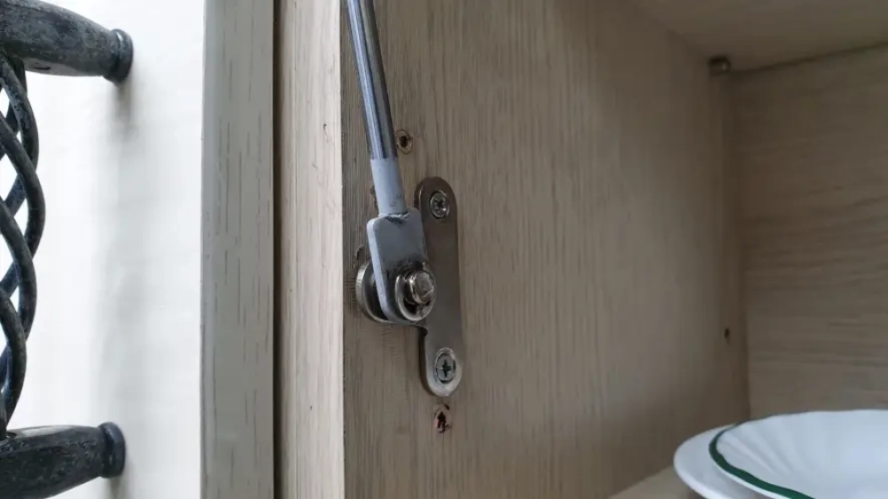 플랩장 쇼바 아래 고정 볼트