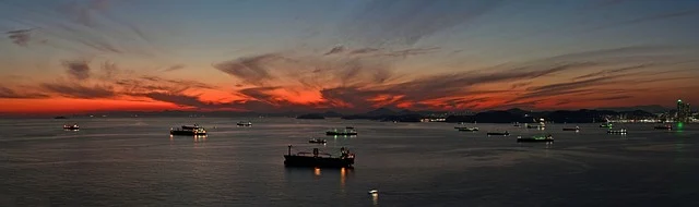 소형 드론으로 담는 지붕 위 풍경 기록