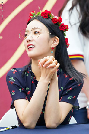 사랑스러운 모습 여자 연예인들 사진모음