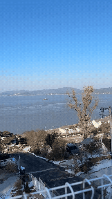 강화도 카페 트라몬토 2층에서 내려다본 서해 바다 풍경 바다뷰 카페