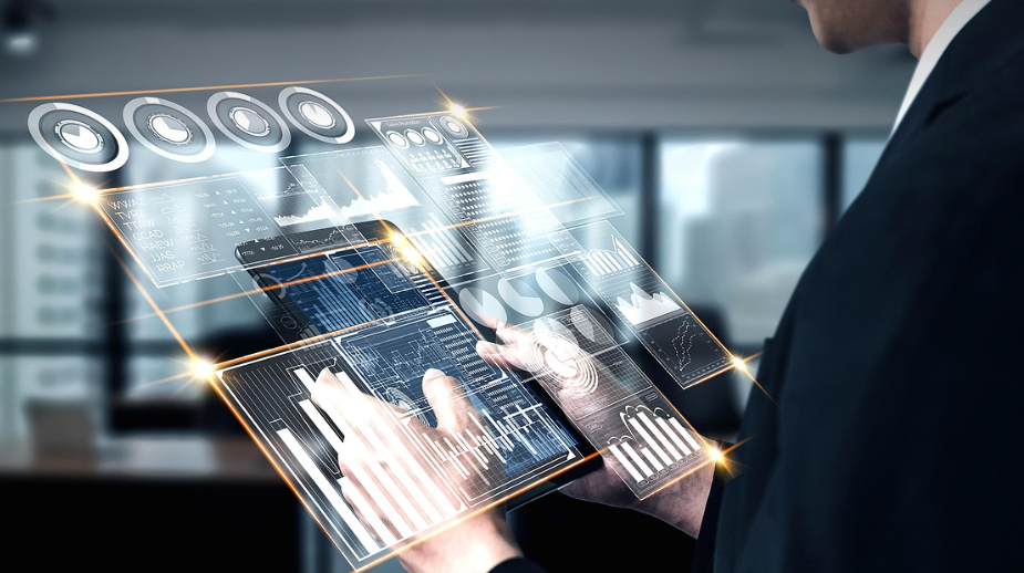 투자를 위해 분석하는 모습