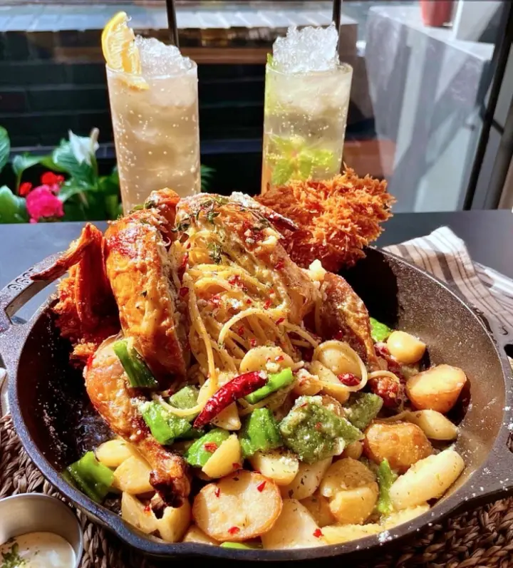 생방송오늘저녁 홍대입구 연남동 맛집 추천 마늘향 알리오 통닭집에 백김치 꽈리고추 통닭 맛있는 곳