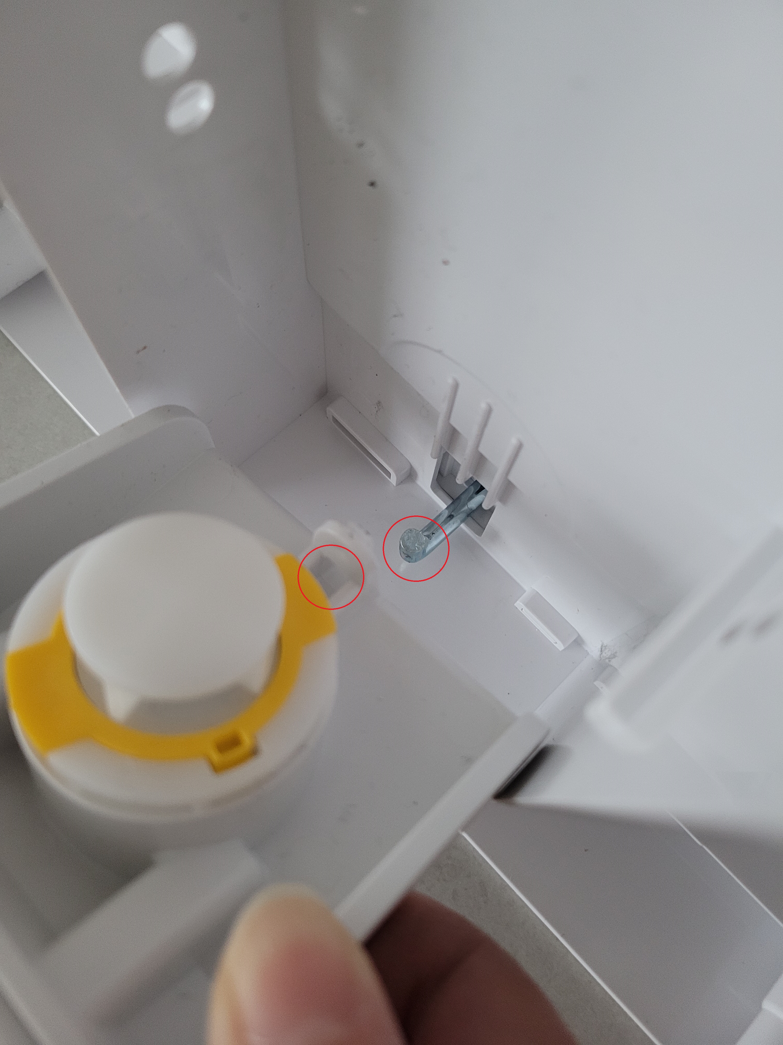 매직캔-뚜껑과-페달-부품-연결