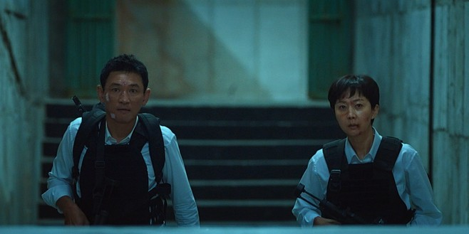 영화(크로스)주인공 박강무(황정민).강미선(염정아)사진