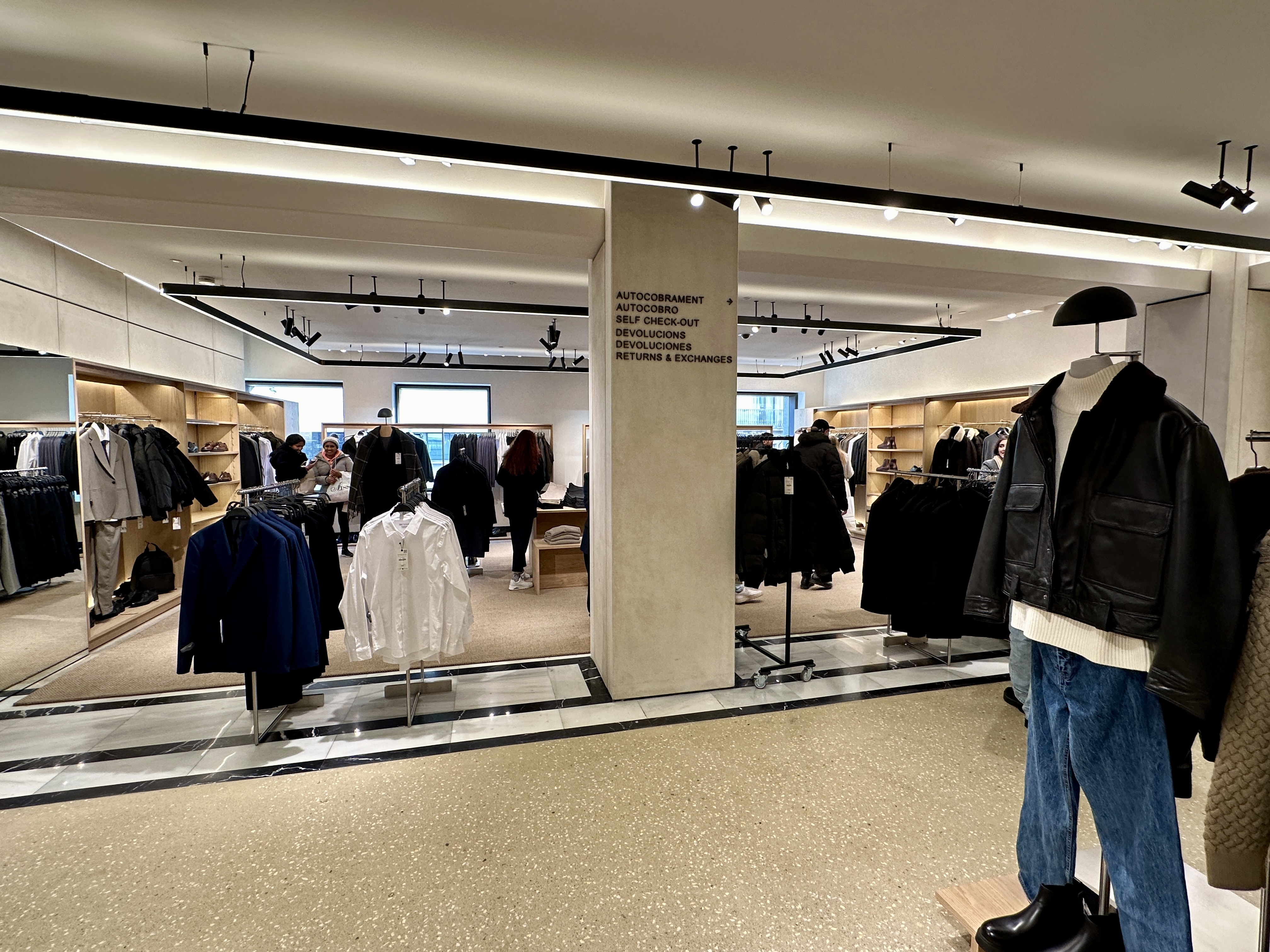 자라 남성복 코너