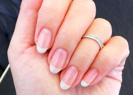 손톱이 잘 부러지는 이유