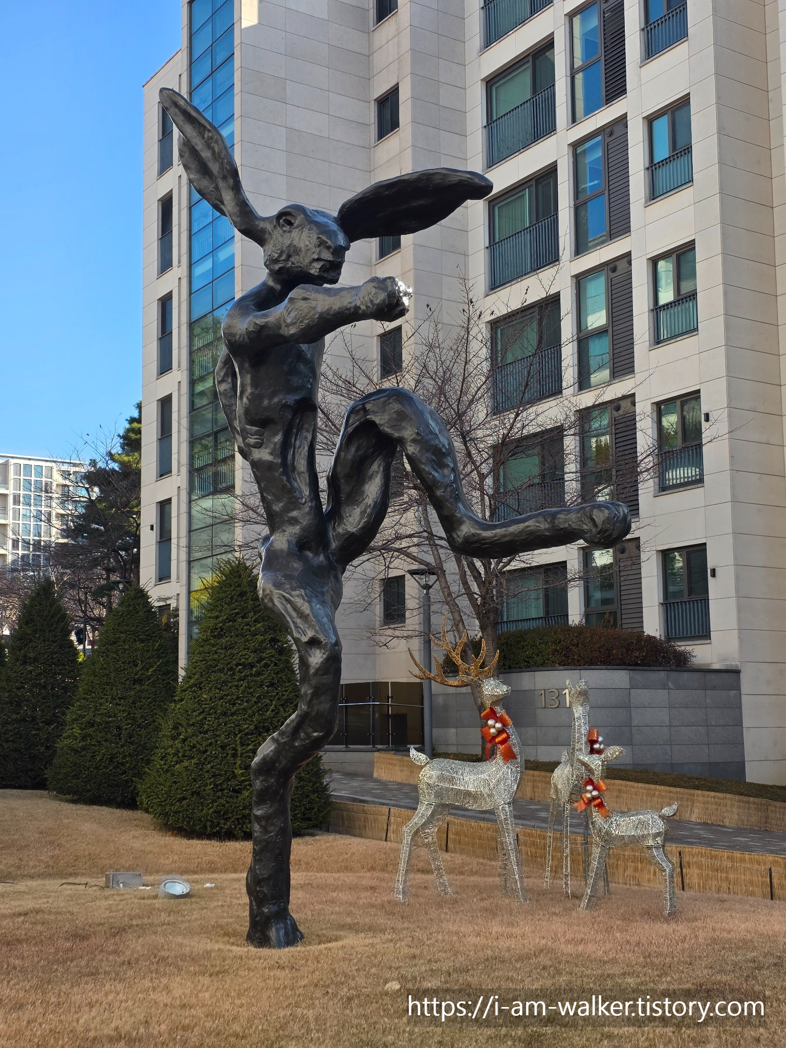 한강진역, 한남초교보도육교, 한남더힐, 한남동산책, 도심걷기, 겨울산책, 오전걷기, 서울걷기, 연말풍경, 새해준비