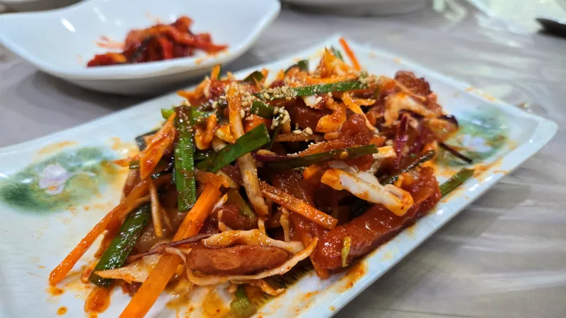 강구항 대게 맛집에서 서비스로 나오는 가오리회 무침