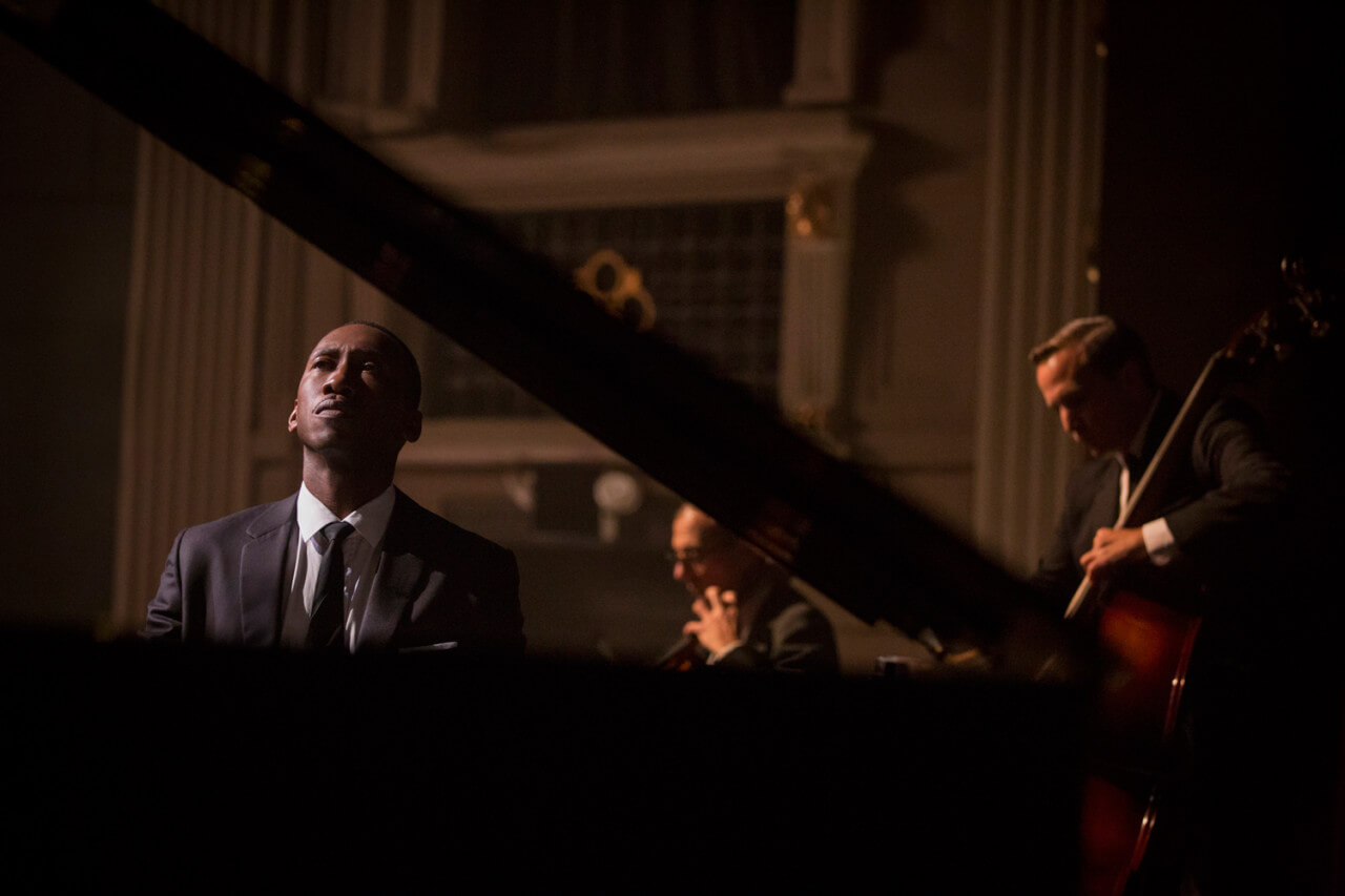 피아노 연주를 하고 있는 돈 셜리