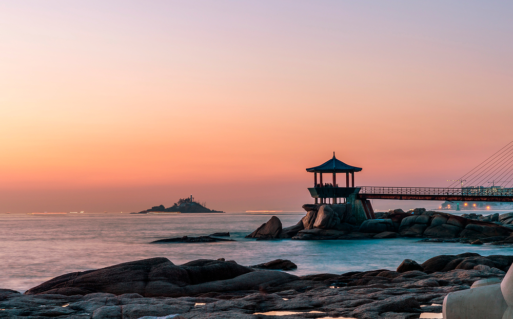 환경보호는 우리 모두에게 중요한 문제입니다. 우리는 지구에서 살고 있으며, 깨끗하고 건강한 환경을 유지하기 위해 노력해야 합니다