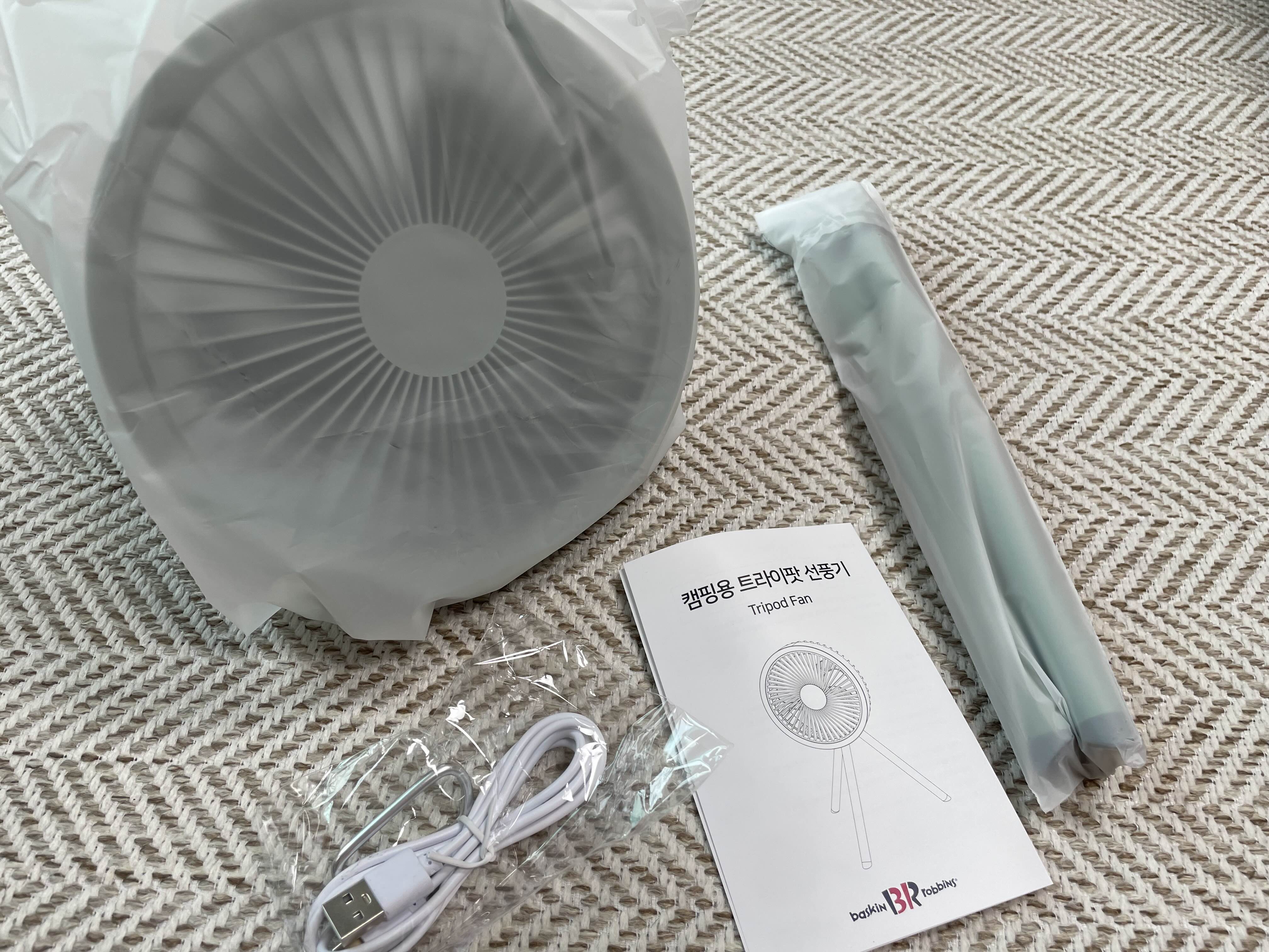 캠핑용 트라이 팟 선풍기 구성품 케이블&#44; 삼각대&#44; 선풍기 본체