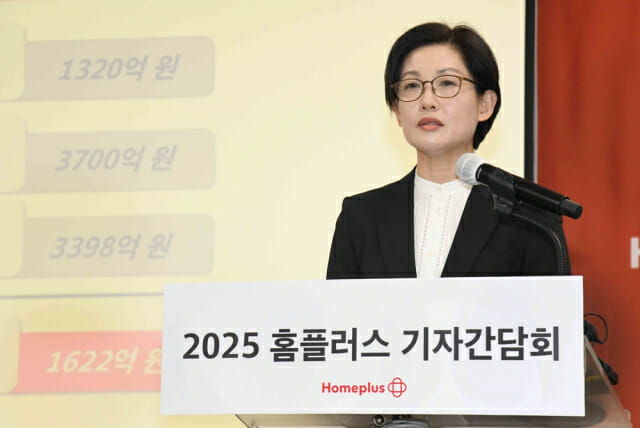 조주연 홈플러스 사장이 지난 3월 14일 열린 기업회생절차 관련 기자간담회에서 발표하고 있다.