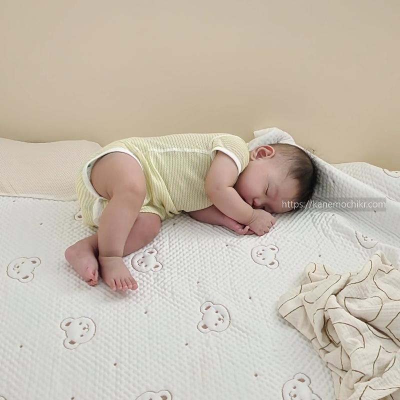 아기-범퍼침대-자는아기