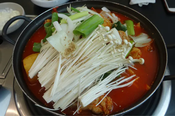 고수의 부엌 김치삼합 가마솥의 누룽지