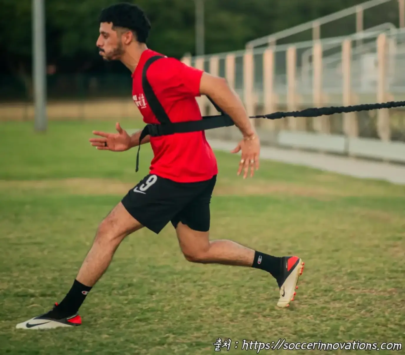 축구 훈련의 핵심 무기, 저항 밴드로 폭발적인 근력과 스피드를 만드는 법