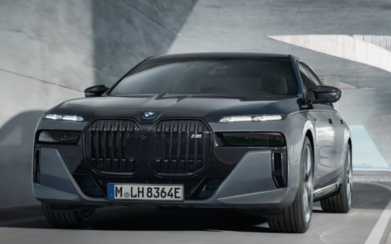 BMW i7 사진